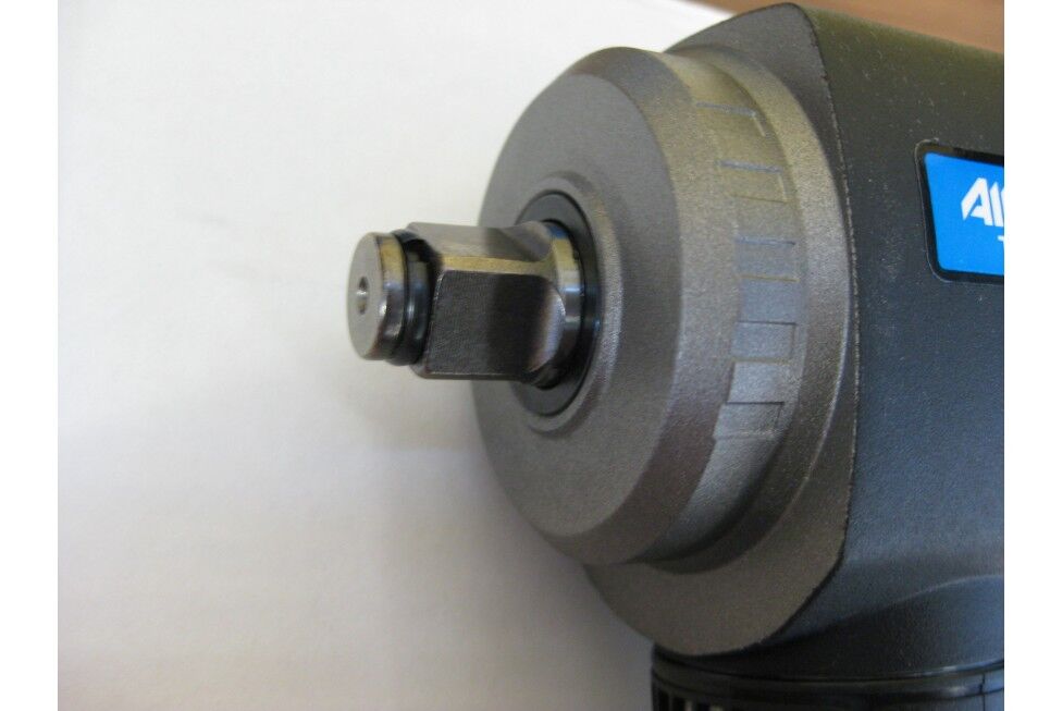 12102031 AIRTEC Extrem kompakter pneumatischer Winkelschlagschrauber 1/2"- Buchse Modell 372, maximales Drehmoment 231Nm