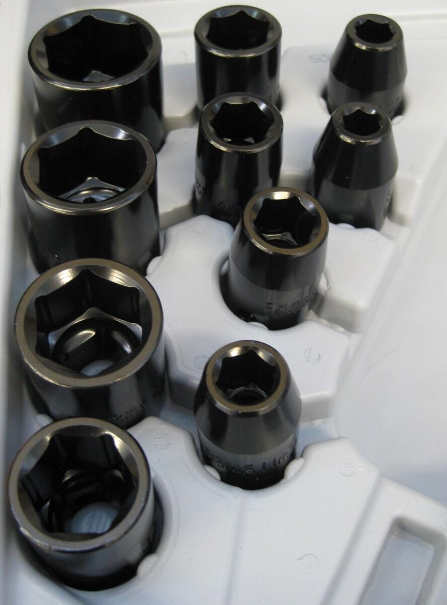 AIRTEC 12102077 Kit avvitatore pneumatico a impulsi con attacco 1/2" modello 453/K, completo di 10 bussole, coppia massima 420Nm