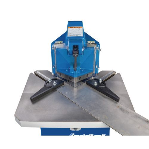 METALLKRAFT 3833130 Pneumatische Ausklinkmaschine für Bleche , Bedienung über Fußpedal, Abmessungen Arbeitstisch 600x460mm