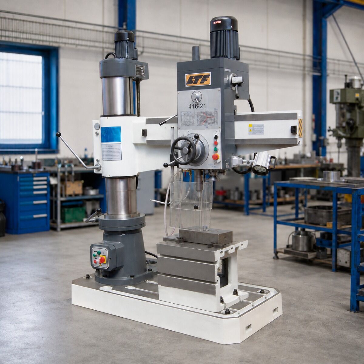 LTF 416.21 Trapano radiale con attacco CM4, trifase 400V, 2.2 kW, mandrino B16 e cubo fisso, capacità massima di foratura Ø32 mm