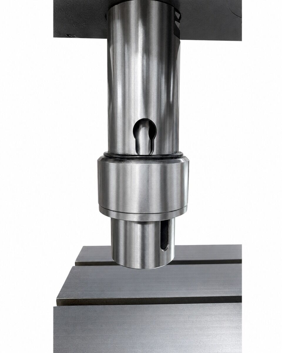 LTF 416.23 Trapano radiale con attacco CM5, modello 50/1600 mm, trifase 400V, 4 kW, tavola cubica e bloccaggi idraulici, capacità massima di foratura Ø62 mm