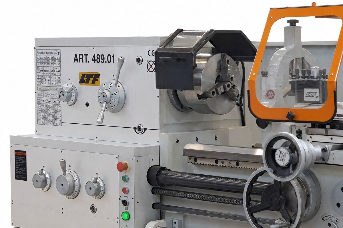 LTF 489.01 Tornio parallelo di precisione 400V, passaggio barra 80mm, potenza motore 7.5 kW, altezza punte 250mm, distanza punte 1500mm