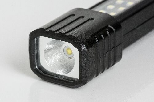 Caterpillar CAT LIGHT CT3115 - Ausziehbarer, wiederaufladbarer Arbeitsscheinwerfer mit 170 Lumen (Flutlichtmodus auf der Frontplatte)