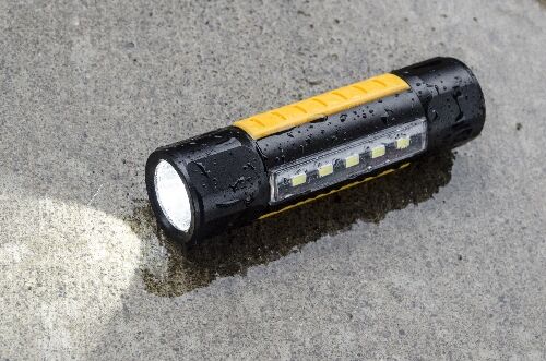Caterpillar CAT LIGHT CT3410 - Taktische Zweistrahl-Taschenlampe, 200 Lumen (Seitenwand), 275 Lumen (oberer Strahl)