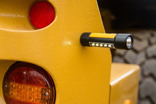 Caterpillar CAT LIGHT CT3410 - Taktische Zweistrahl-Taschenlampe, 200 Lumen (Seitenwand), 275 Lumen (oberer Strahl)