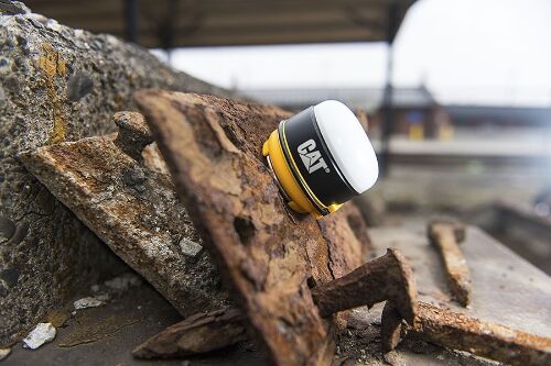 Caterpillar CAT LIGHT CT6525 Micro-lampada di servizio 200 Lumen con ricarica USB e funzione power bank, distanza fascio 15 metri