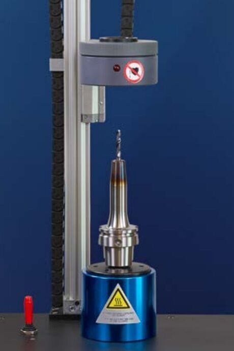 MICKROS MCT 332 EVO Macchina di calettamento termico ad induzione magnetica con montante pneumatico per utensili in HSS e HM