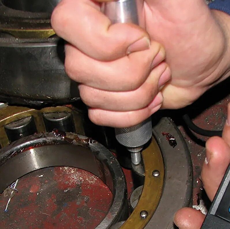 PCE Instruments PCE-3500 Durometro UCI per misure non distruttive per la misura dei pezzi metallici, misura in HV, HRC, HRB, HB e MPa
