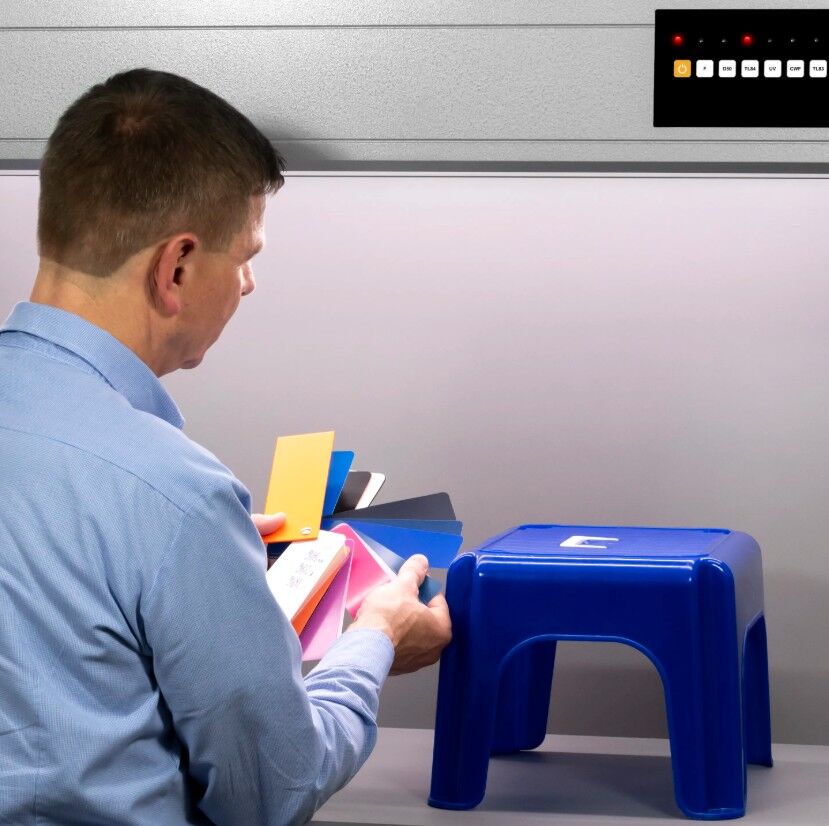 PCE Instruments PCE-CIC 10-LED Color viewing box for quality control and colour comparison, simulating six types of light