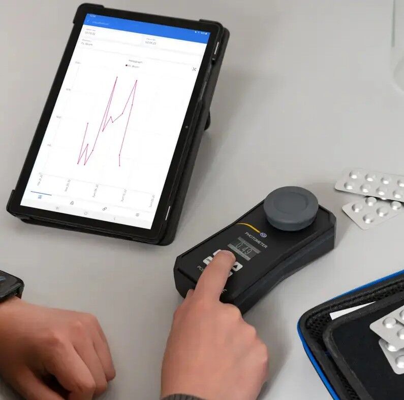 PCE Instruments PCE-CP 22 pHMetro multiparametrico ammoniaca, rame, fosfato, nitrato, nitrito, pH, potassio, urea con bluetooth per analisi liquidi con LED a 503/570/620 nm