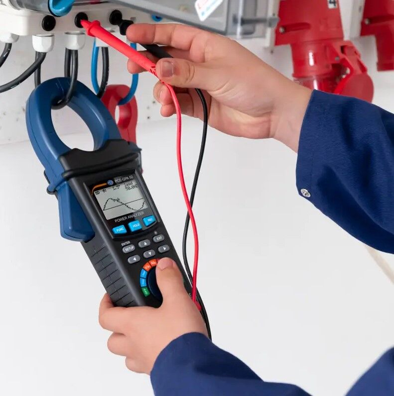 PCE Instruments PCE-GPA 50-ICA Amperometro per misurare il consumo delle apparecchiature elettriche monofase e trifase, campo di misura per tensione alternata da 10 a 600V