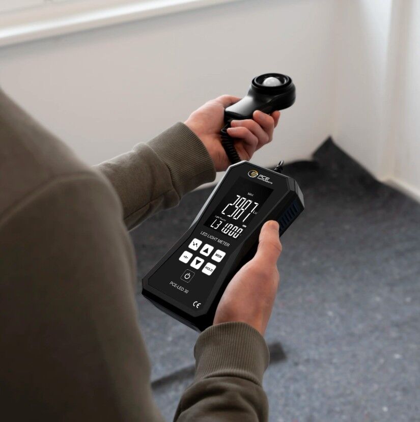 PCE Instruments PCE-LED 30 Professionelles Luxmeter für schnelle und genaue Lichtmessung mit externem Sensor 1,5m - 2,5 Messungen/sec, automatische Bereichswahl und Lux/fc Messung