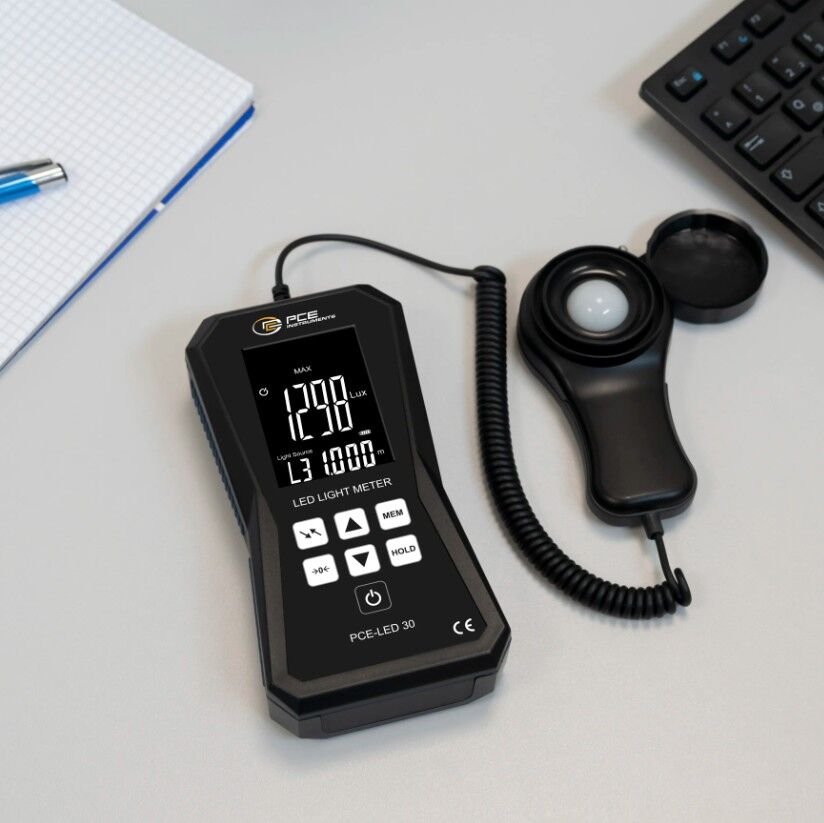 PCE Instruments PCE-LED 30 Professionelles Luxmeter für schnelle und genaue Lichtmessung mit externem Sensor 1,5m - 2,5 Messungen/sec, automatische Bereichswahl und Lux/fc Messung