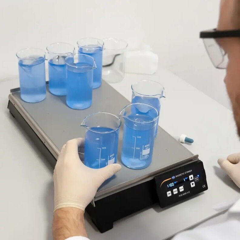 PCE Instruments PCE-MSR 415 Mehrstellen-Magnetrührer, 15 Positionen bis zu 400 ml pro Position, Drehzahl von 300 bis 1500 U/min