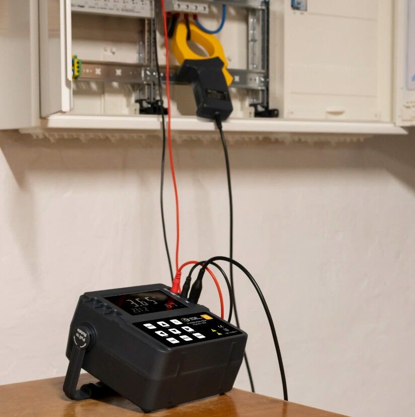 PCE Instruments PCE-PA 7200 Digitales 600V/1000A-Strommessgerät mit 2000 Datensätzen, HOLD-Funktion, programmierbaren Alarmen und PC-Software zur Energieanalyse