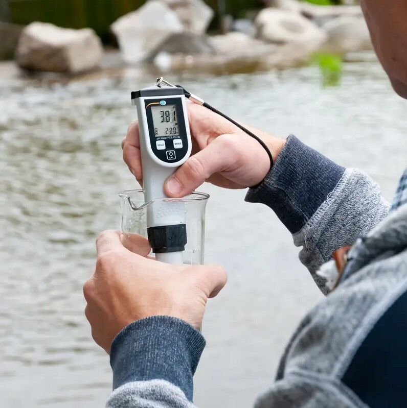 PCE Instruments PCE-PH 30 Piaccametro portatile per pH, conducibilità, TDS, Redox e temperatura con sensori intercambiabili e compensazione automatica