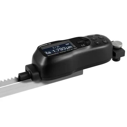 PCE Instruments PCE-RT 2000 Rugosimetro portatile per il rilevamento rapido della rugosità superficiale attraverso un apposito tastatore, misura secondo i parametri Ra, Rq, Rsm, Rsk, Rz, Rt, Rp, Rv, Rc