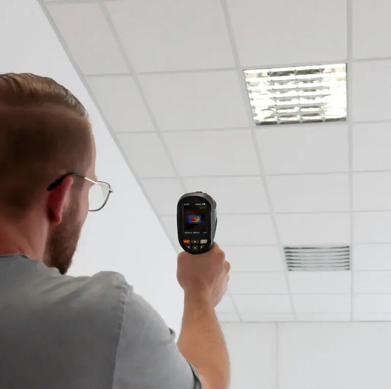 PCE Instruments PCE-TC 30N Termocamera per ricerca e prevenzione di danni a installazioni elettriche, dispositivi elettromeccanici, campo di misura da -20 a 450 °C