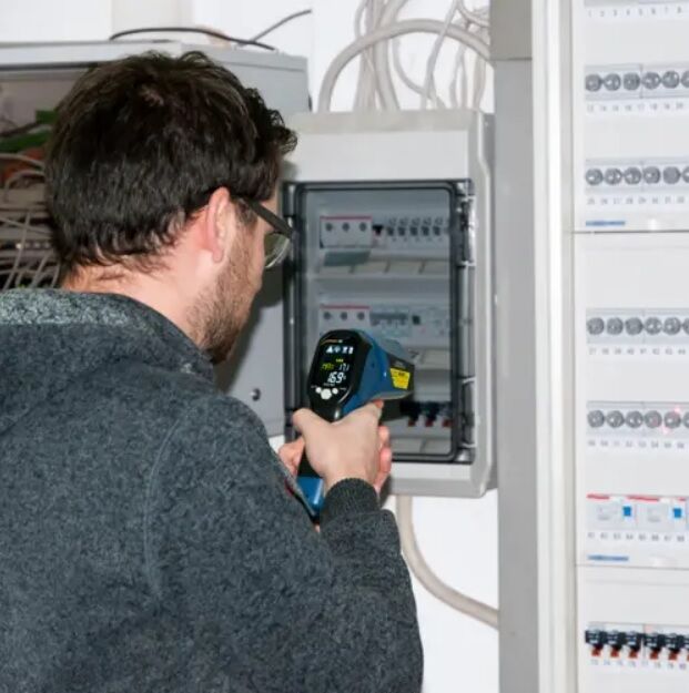 PCE Instruments PCE-895-ICA Termometro a infrarossi professionale fino a 1600 °C, con termocoppia tipo K, USB e datalogger, Cerificato ISO per IR incluso