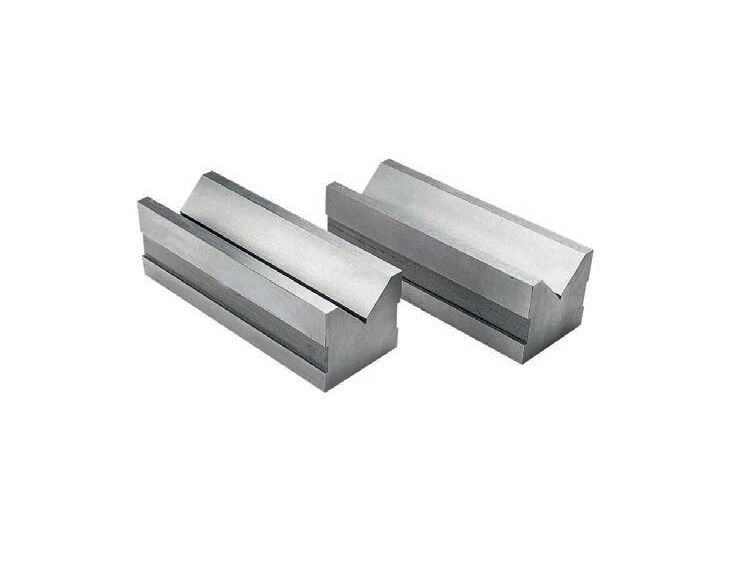 Cast iron prisms pair with 90° opposed grooves MicroMet series, accuracy ± 0.01 mm - Dimensions at choice