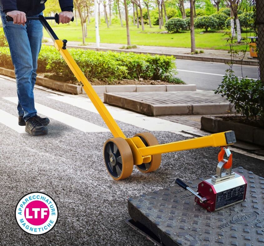 LTF 220.90 Manual manhole cover lifter supplied with permanent magnet - Capacity 150 Kg